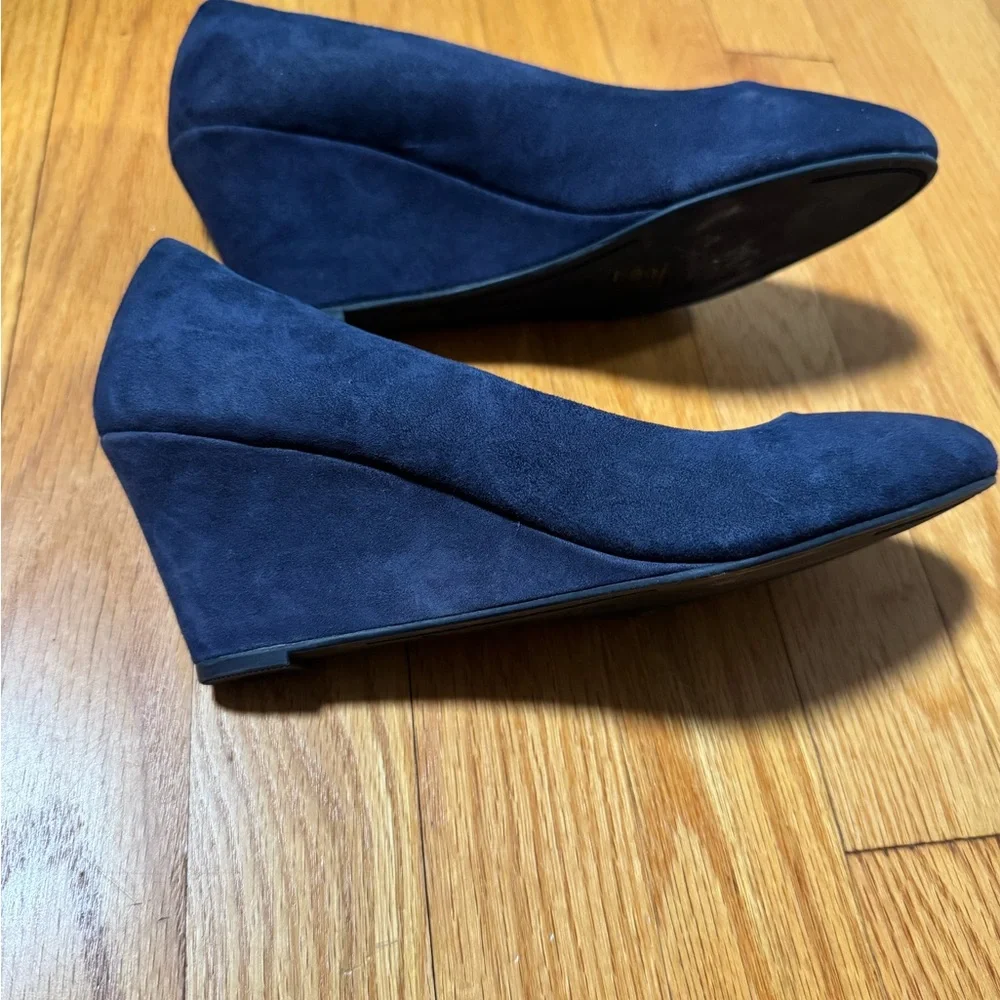 ⭐️HP⭐️ Boden- women’s navy suede shoes with wedge heel. Size 38/7